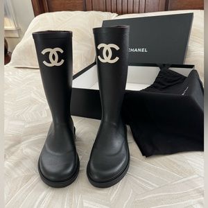 Women’s size 38 brand new Chanel boots